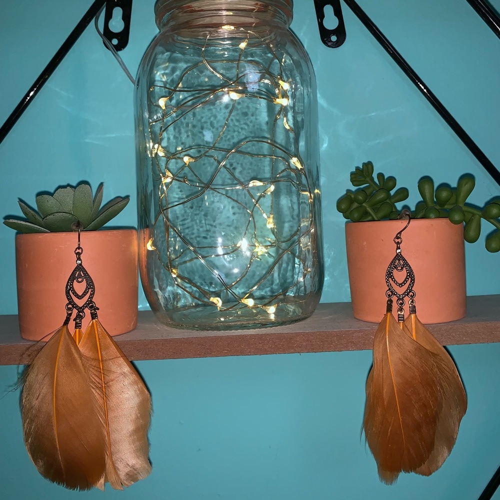 Feather statement earrings ✨